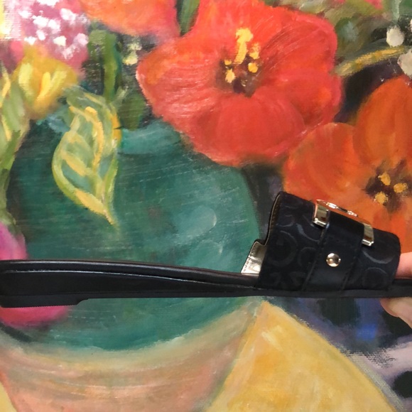 GBG Los Angeles BLACK Slight Wedge dress or casual - Picture 3 of 6